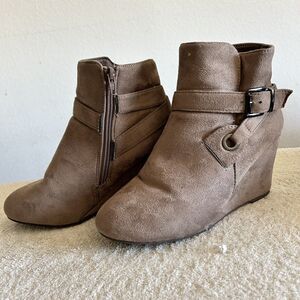 COMFORT BY ALEXIS BENDEL WOMEN'S MAGO BROWN BOOTIES ANKLE BOOTS WOMENS SIZE 9